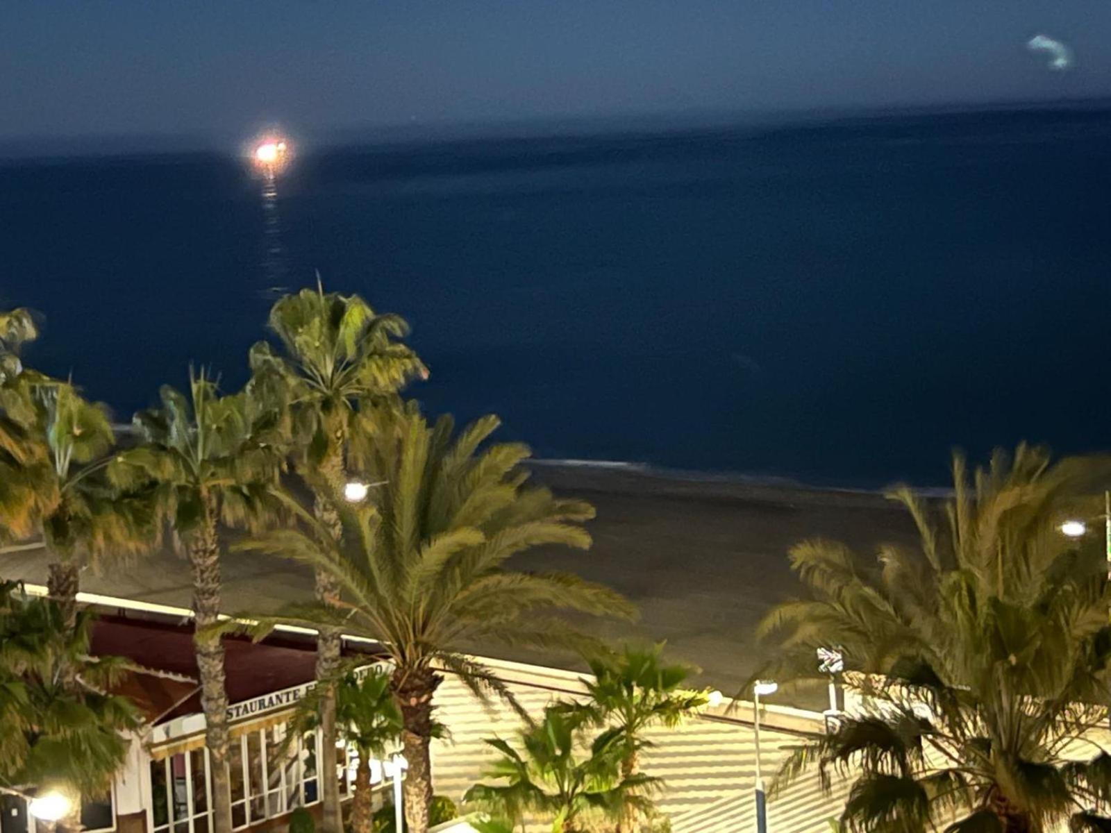 Estudio Mar En Calma, Primera Linea De Playa Con Vistas Al Mar Torrox Eksteriør bilde